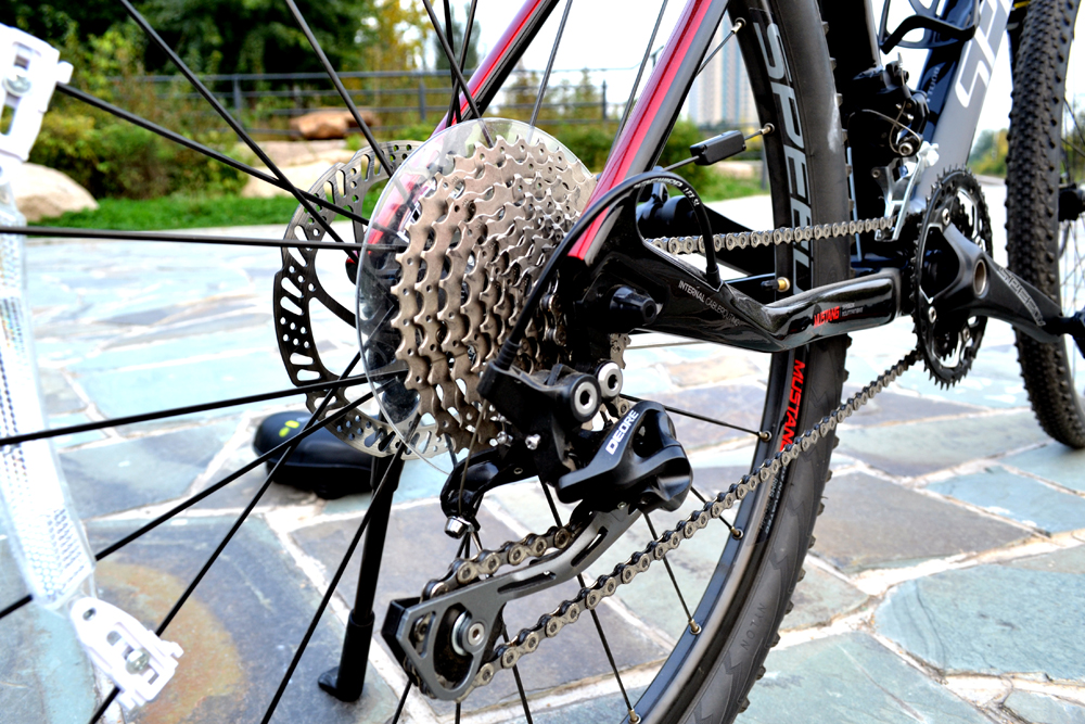 山地车碳纤维铝合金骑行感受,山地车铝合金碳纤维骑行感受