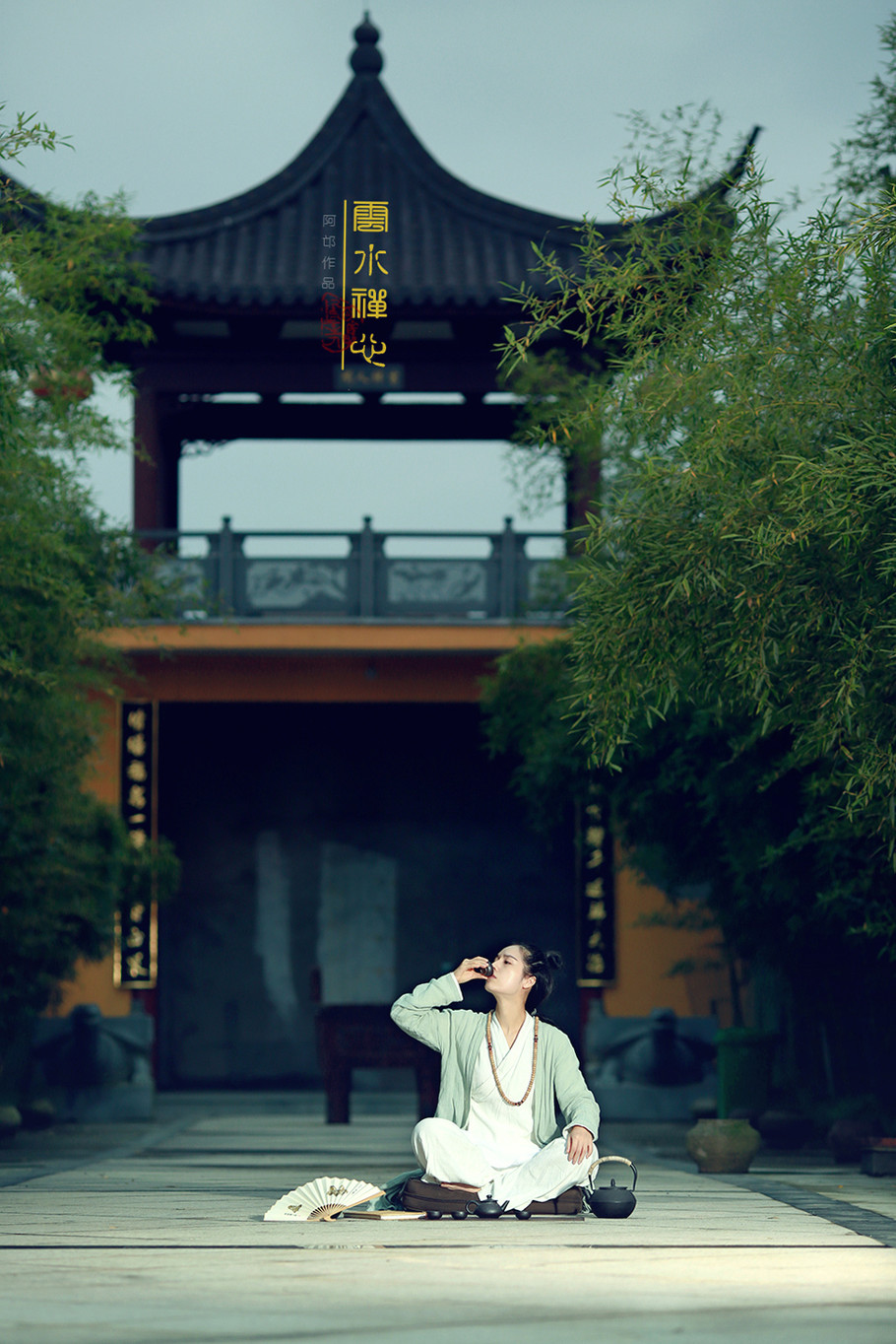 南无阿弥陀佛佛光四射,震撼心灵的南无阿弥陀佛