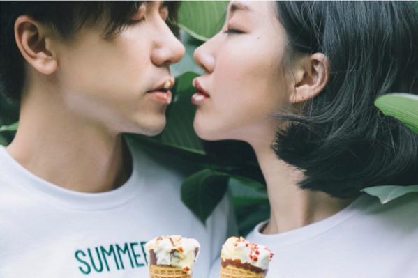 愿无岁月可回首且以深情共白头,愿有岁月可回首且以深情共白头