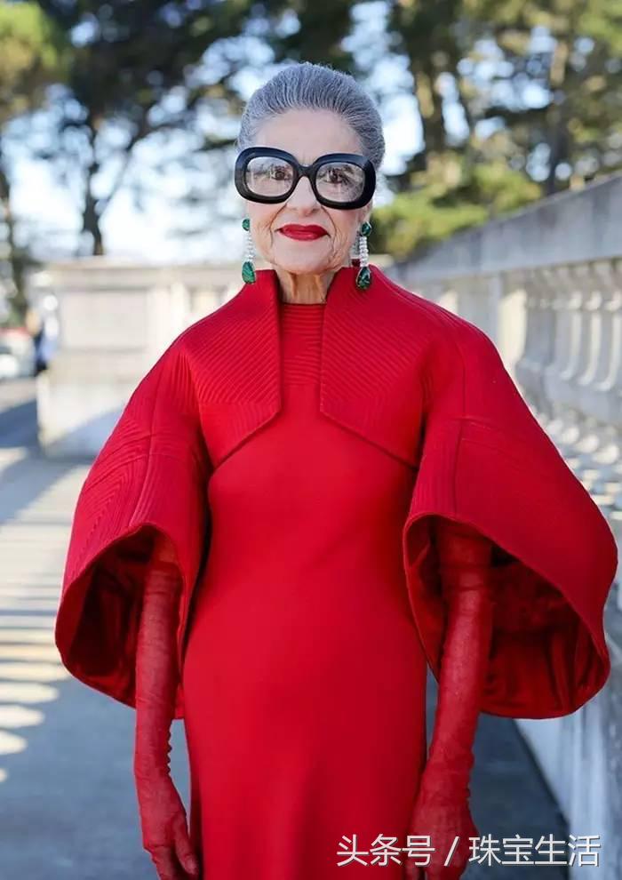 请不要用玻尿酸陪伴你年老的岁月,要用就用珠宝!