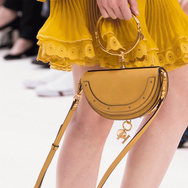 现在流行的包包小众,这款包包适合什么年龄段的人用