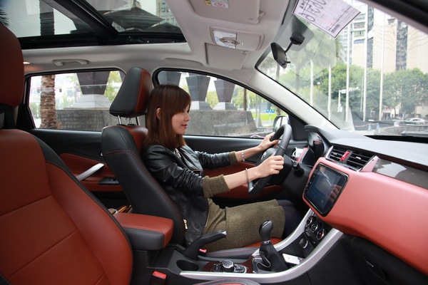 个大味儿还好试驾北汽幻速S3L