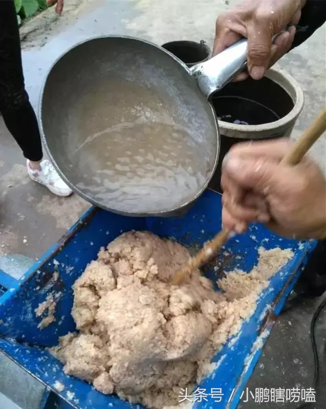 土豆粉面的制作过程,土豆粉面制作方法