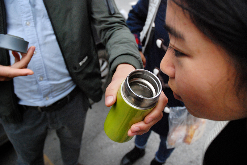 桶装水喝进去一股怪味找哪个部门,桶装水有异味投诉赔偿