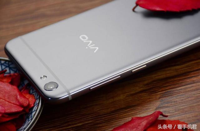 荣耀x70和opporeno8哪个好,荣耀80和vivox70哪个更好