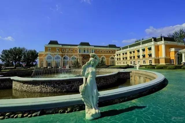 从*血卖**为生的穷小子到横跨政商两届的人物,你不认识他但一定..