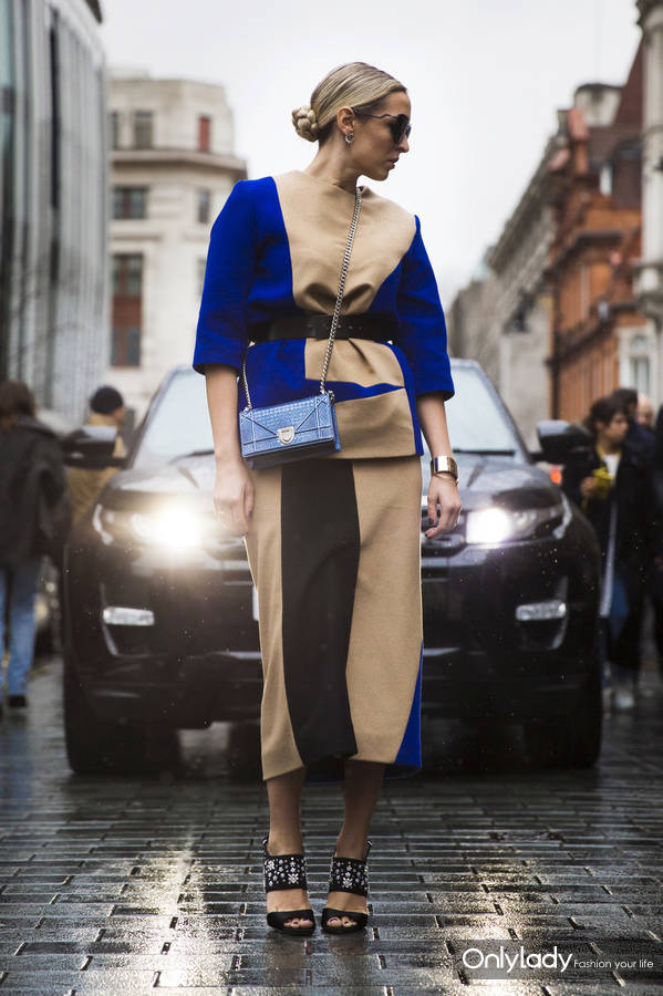 越穿越多的深秋怎么她们却看上去越来越瘦高？