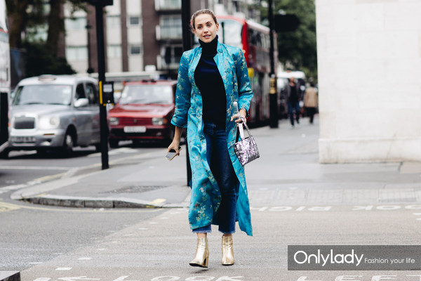 越穿越多的深秋怎么她们却看上去越来越瘦高？