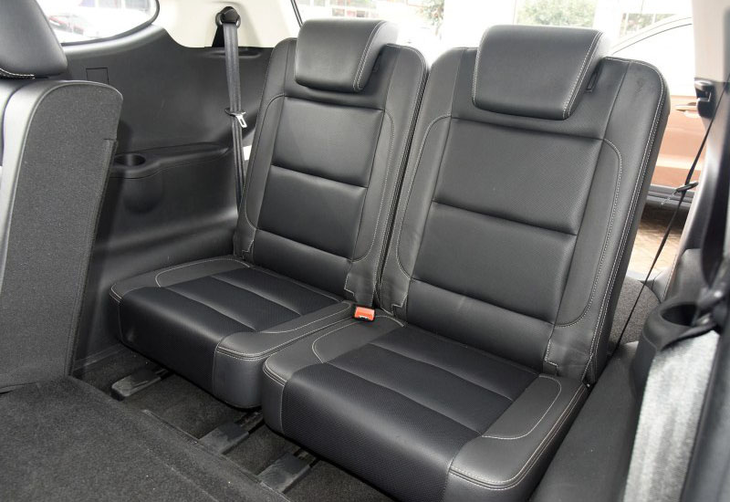 12.9寸大屏还带车载WIFI，这车4米7全系七座顶配才十万