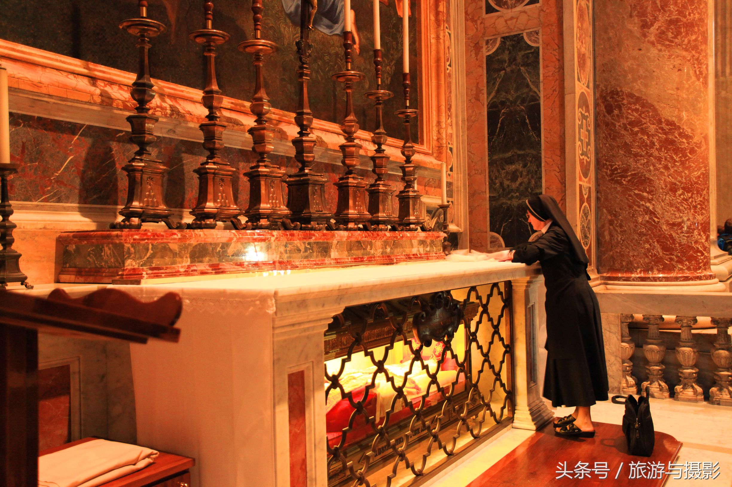 梵蒂冈圣彼得大教堂铁门,梵蒂冈圣彼得大教堂图片