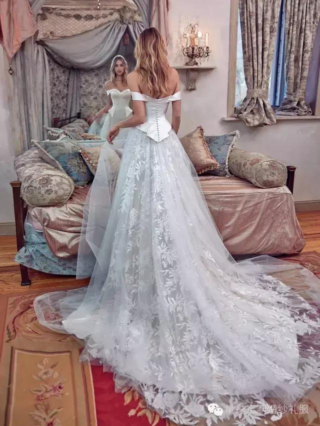 女王霸气长拖尾婚纱,艾莎女王学生拖尾礼服