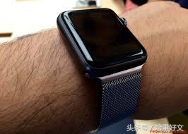 apple watch 7表带怎么戴 (apple watch回环表带和米兰尼斯表带)