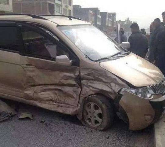 五菱vs比亚迪,公路坦克与比亚迪唐