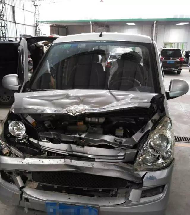 五菱vs比亚迪,公路坦克与比亚迪唐