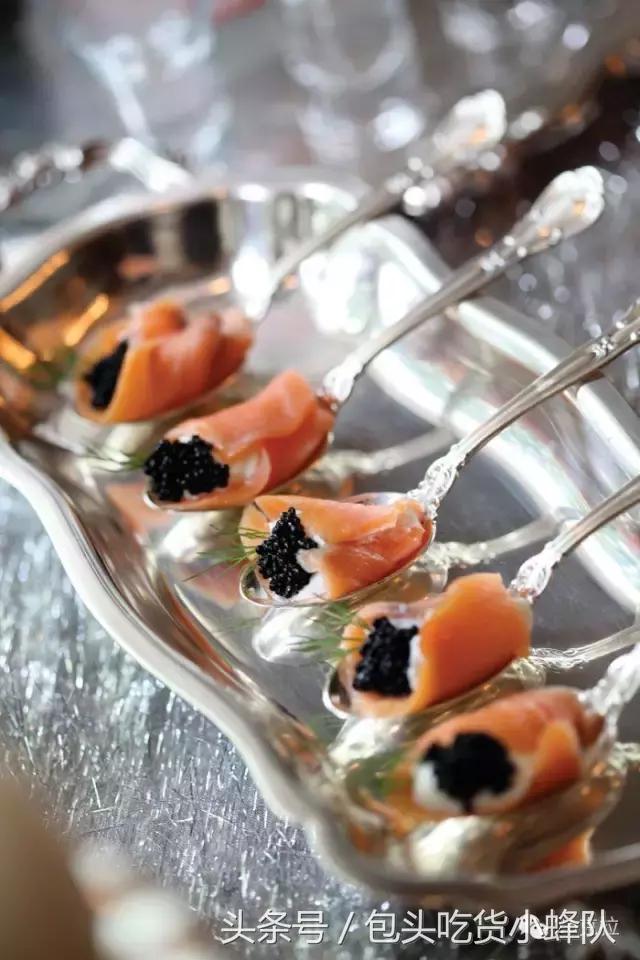 红色鱼子酱搭配的西餐料理做法,分子料理鱼子酱具体的做法