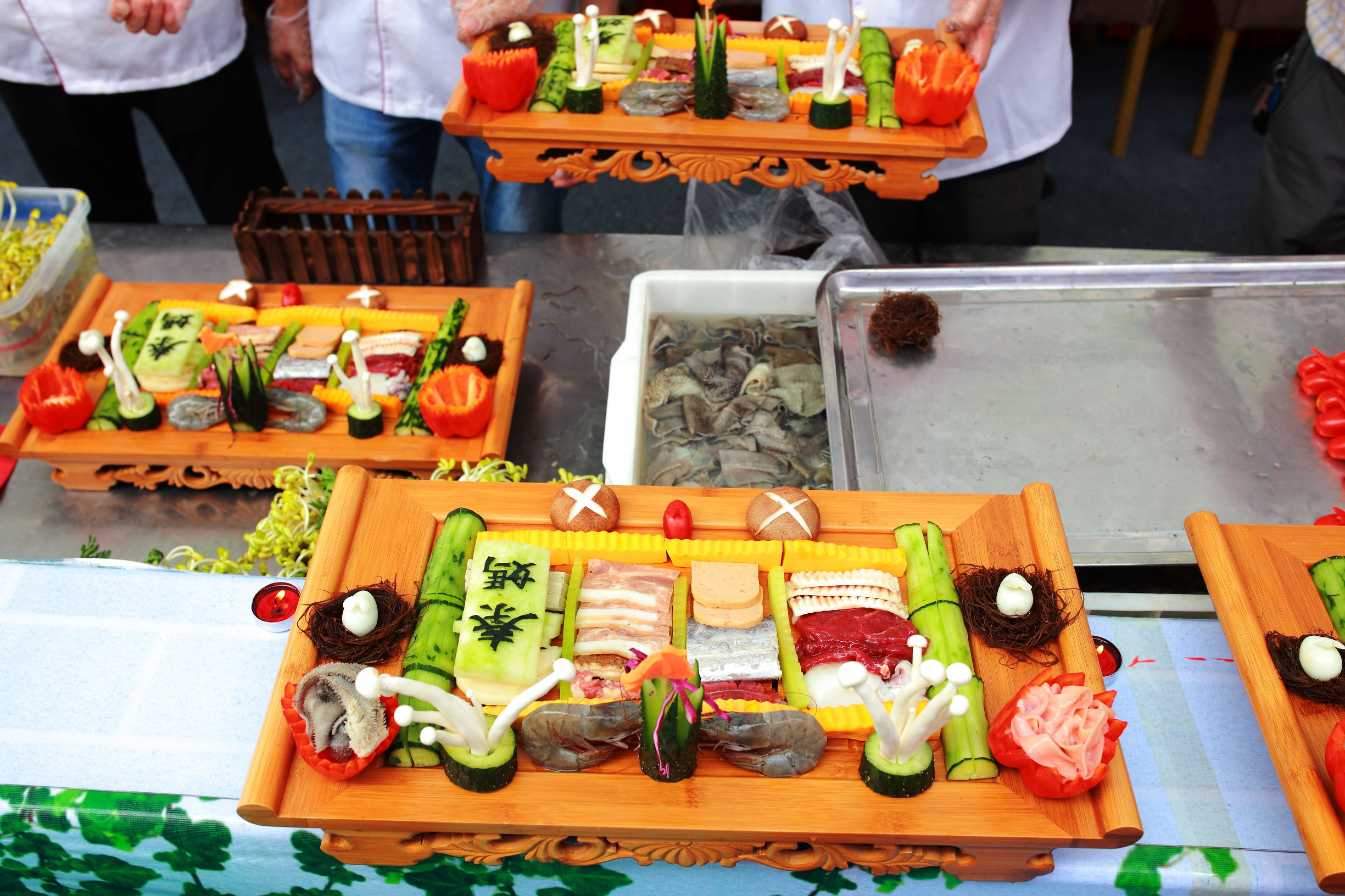 秦妈火锅大桌,重庆火锅最新菜品秦妈火锅