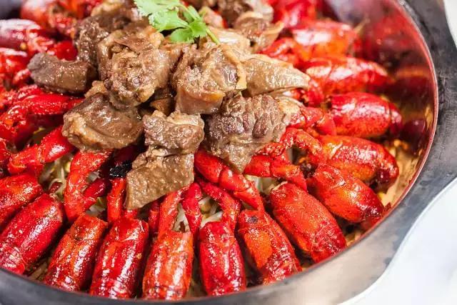 老板壕打5.8折,全年无休摄魂小龙虾,逼爆头我都要吃到Ta