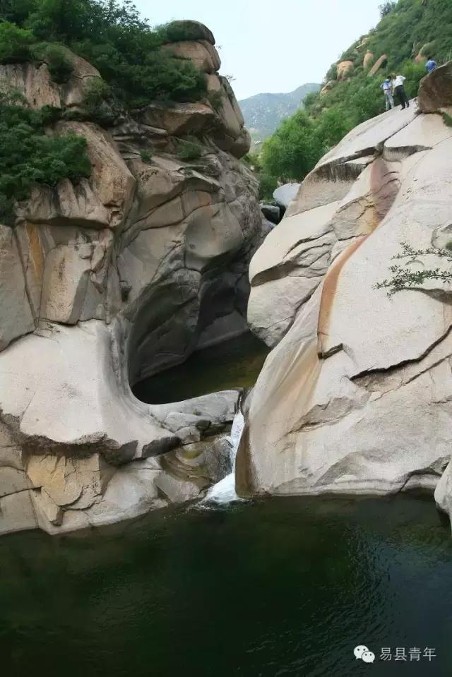 易县蔡家峪风景区有瀑布吗,易县蔡家峪景区人多吗