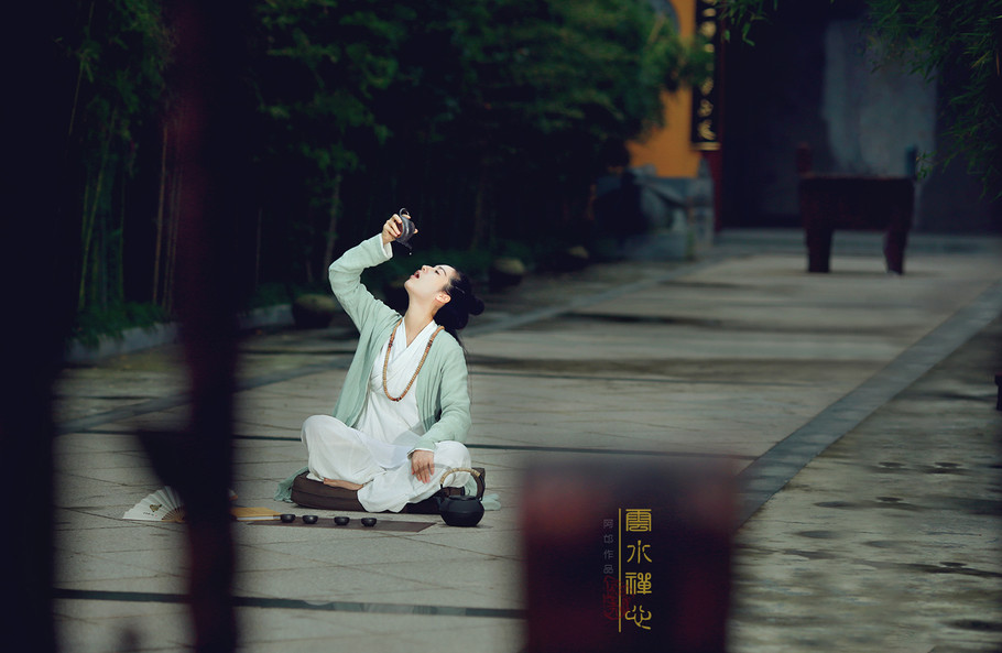 南无阿弥陀佛佛光四射,震撼心灵的南无阿弥陀佛