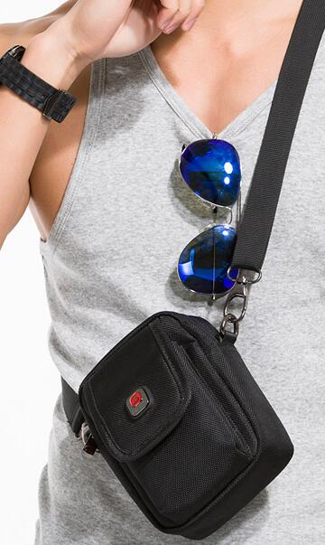 双肩包和斜挎包哪个更有范,双肩包单肩包胸包哪种实惠好背