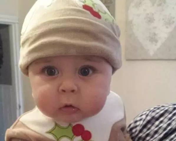 传疯了！只因家人一个习惯性的动作，1岁宝宝从头到脚染满病毒！