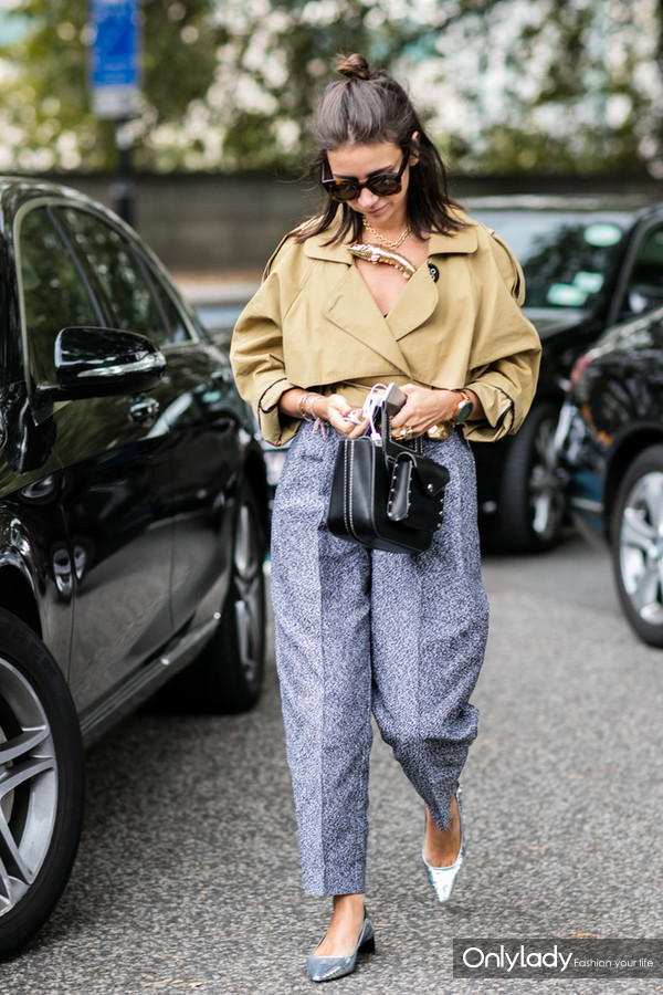 越穿越多的深秋怎么她们却看上去越来越瘦高？