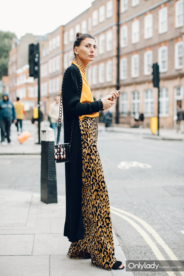 越穿越多的深秋怎么她们却看上去越来越瘦高？