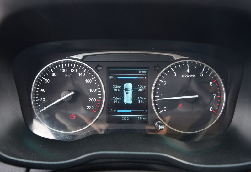 12.9寸大屏还带车载WIFI，这车4米7全系七座顶配才十万