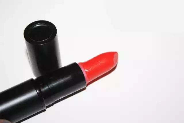 口红在哪个平台买比较好,给女生买口红什么颜色好