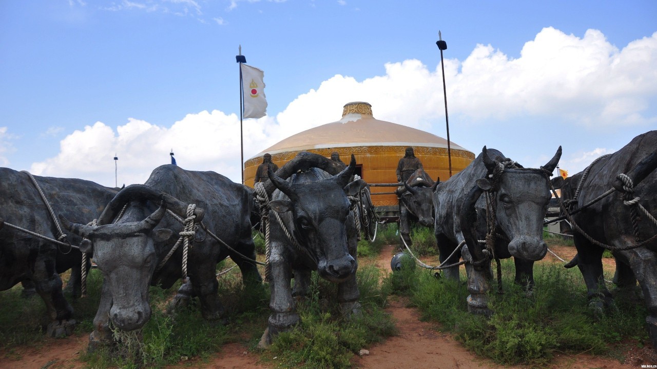 拜谒成吉思汗庙,拜谒历史遗迹