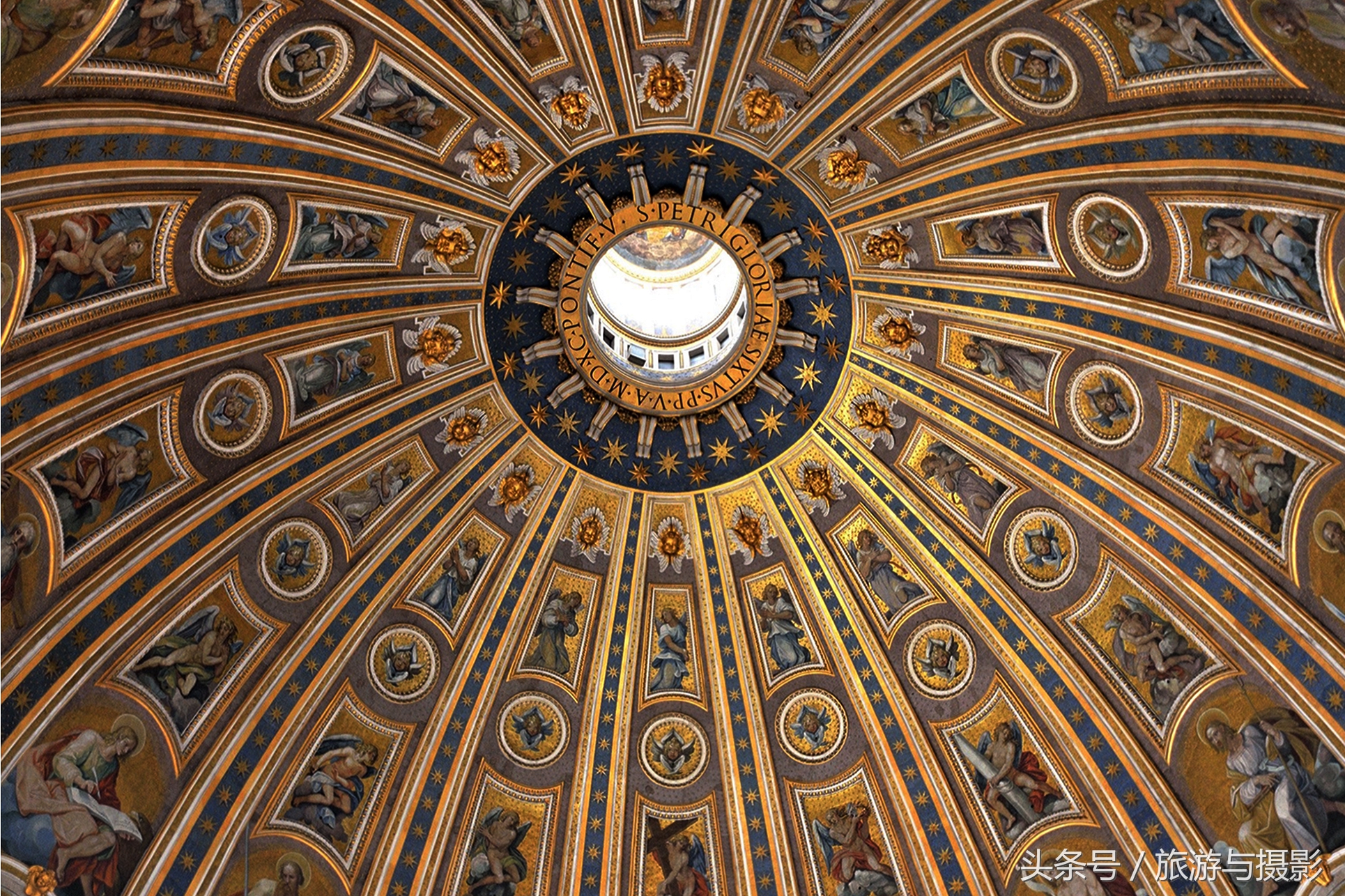 梵蒂冈圣彼得大教堂铁门,梵蒂冈圣彼得大教堂图片