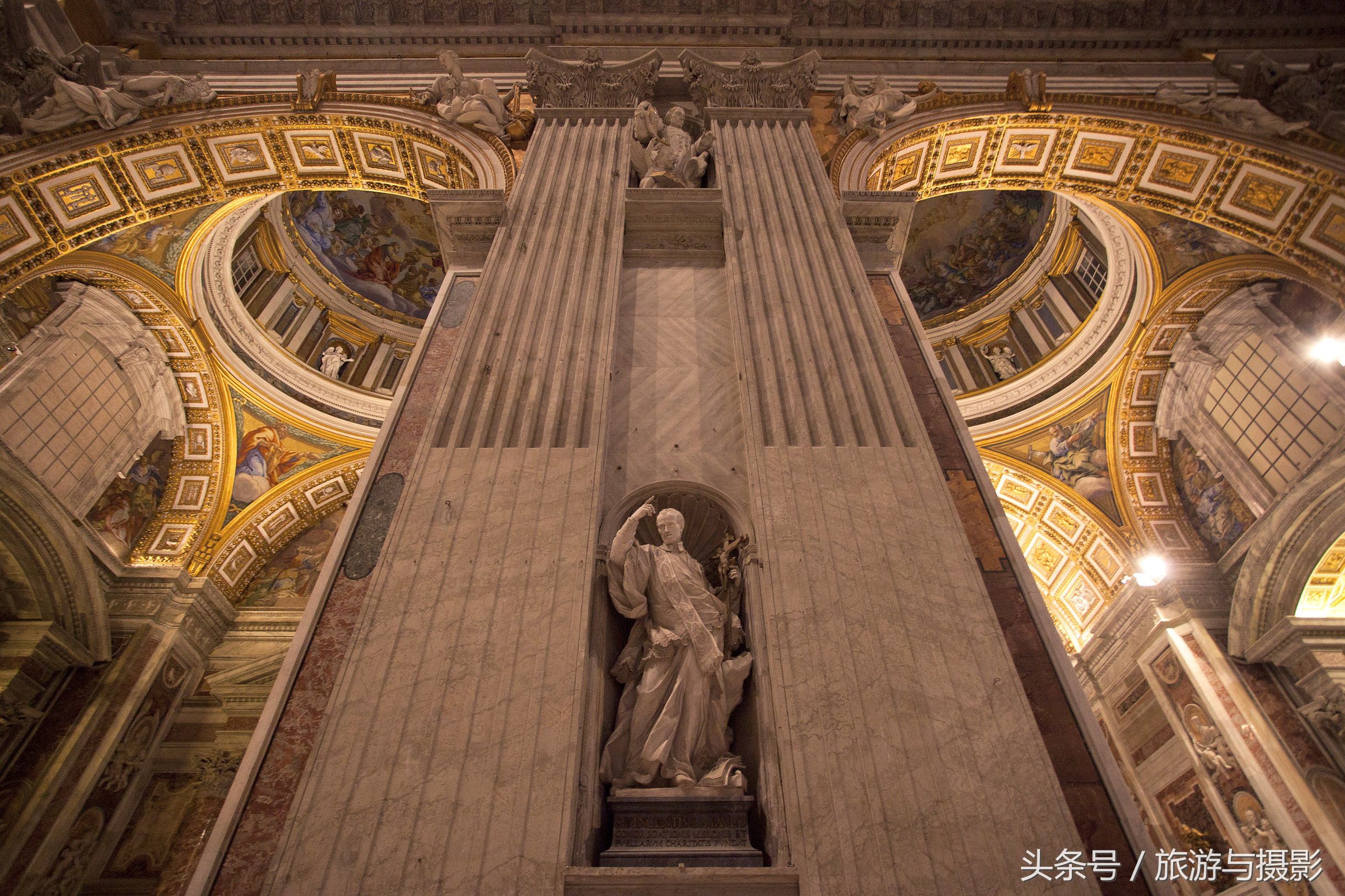 梵蒂冈圣彼得大教堂铁门,梵蒂冈圣彼得大教堂图片