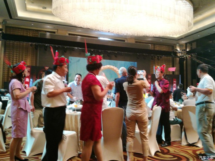 奥迪a6l2016款30fsi舒适型实拍,2016款奥迪a6l评测1.8t用车感悟