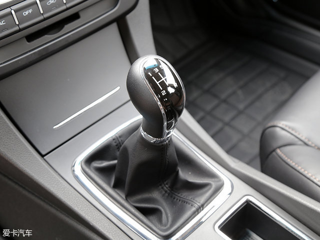 吉利帝豪2017款百万向上互联版,吉利帝豪百万款测试