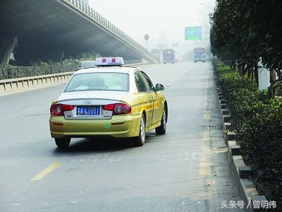 回家路上遇到蛇拦路有什么征兆,晚上回家碰见蛇拦路是什么意思