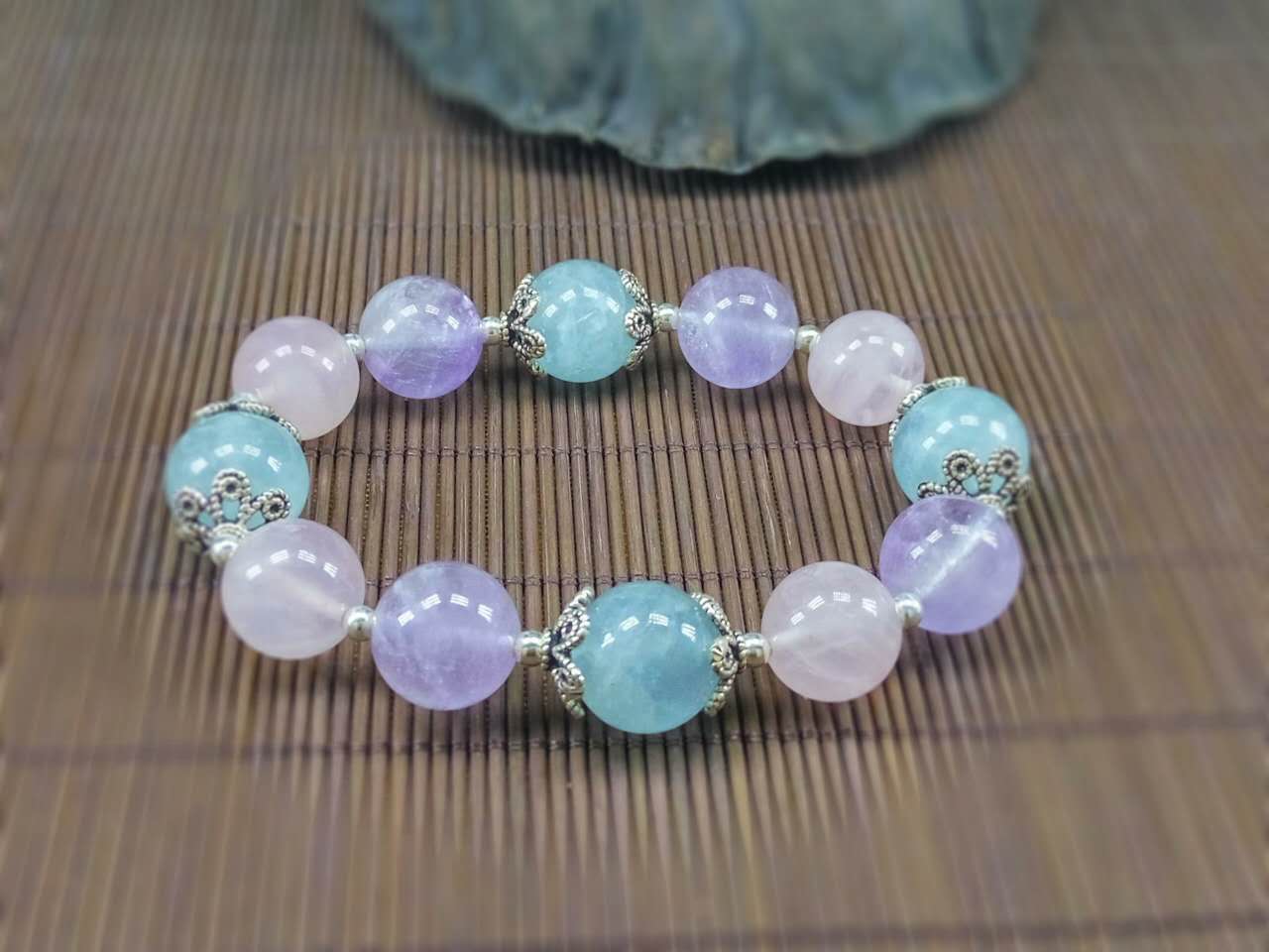 红线编手链编织教程,四股金线一股红线怎么编手链好看