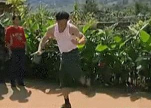 杀马特贵族广场尬舞,尬舞只服杀马特