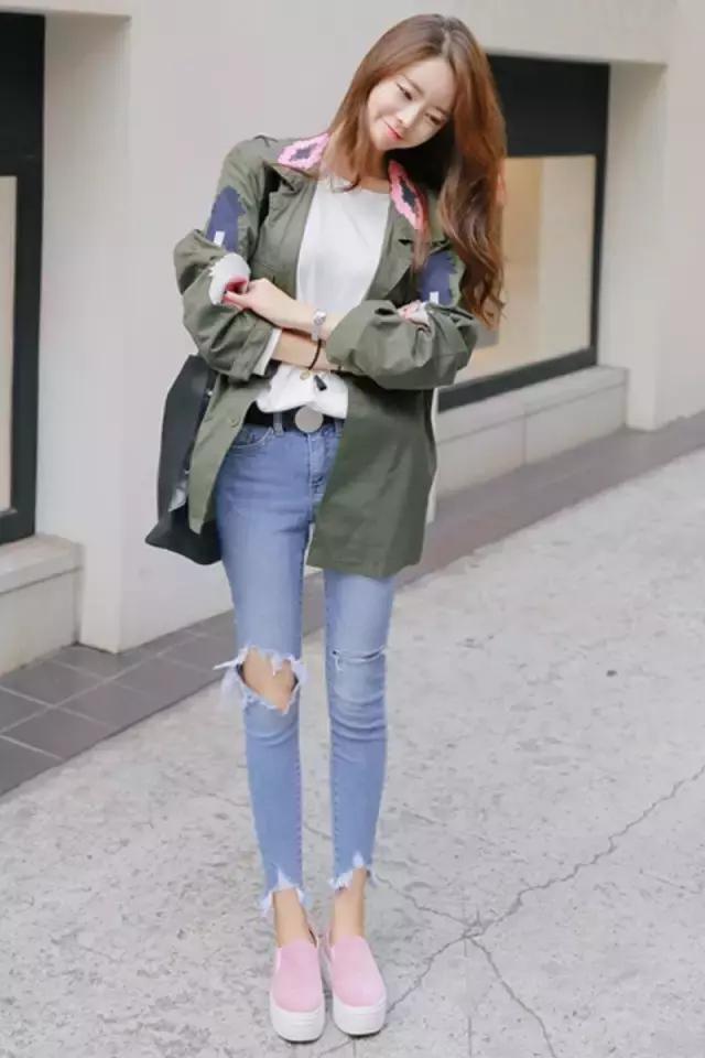 唐嫣粉色裙打扮甜度满分,唐嫣粉红色西装造型