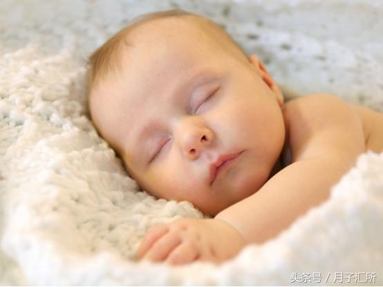 婴儿不睡觉都长黑眼圈了,睡眠时间很长但是有黑眼圈