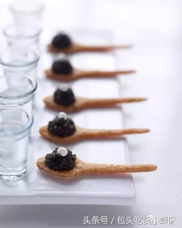 红色鱼子酱搭配的西餐料理做法,分子料理鱼子酱具体的做法