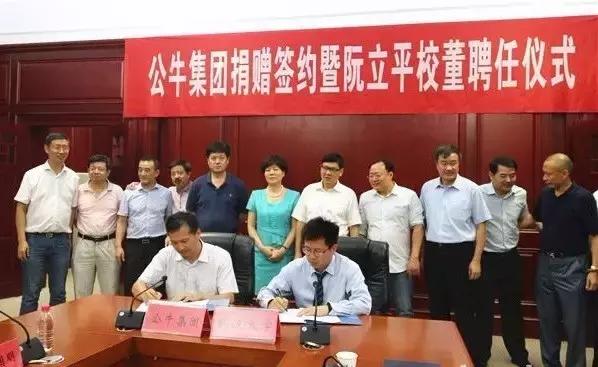 又是别人家的校友，随手一捐就是一个亿啊！