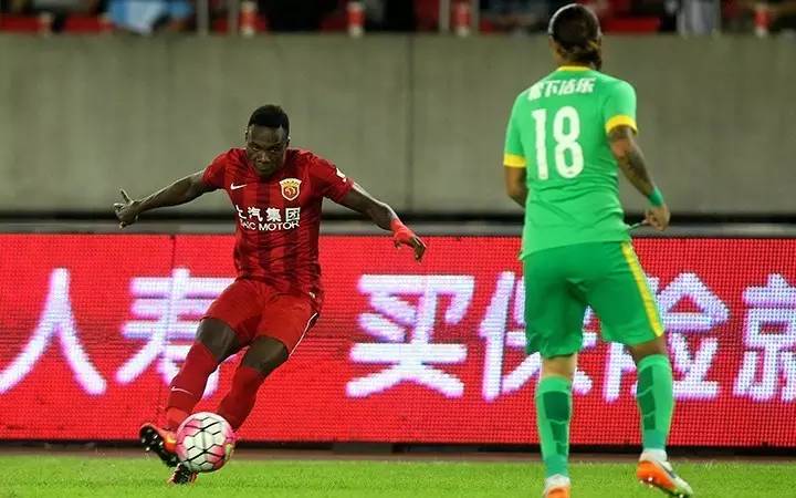 埃弗拉国足,埃弗拉苏亚雷斯厉害么