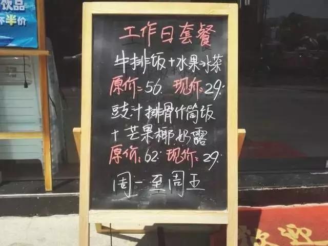 你在家吃泡面，我在多瑞小镇和狮子共进午餐。