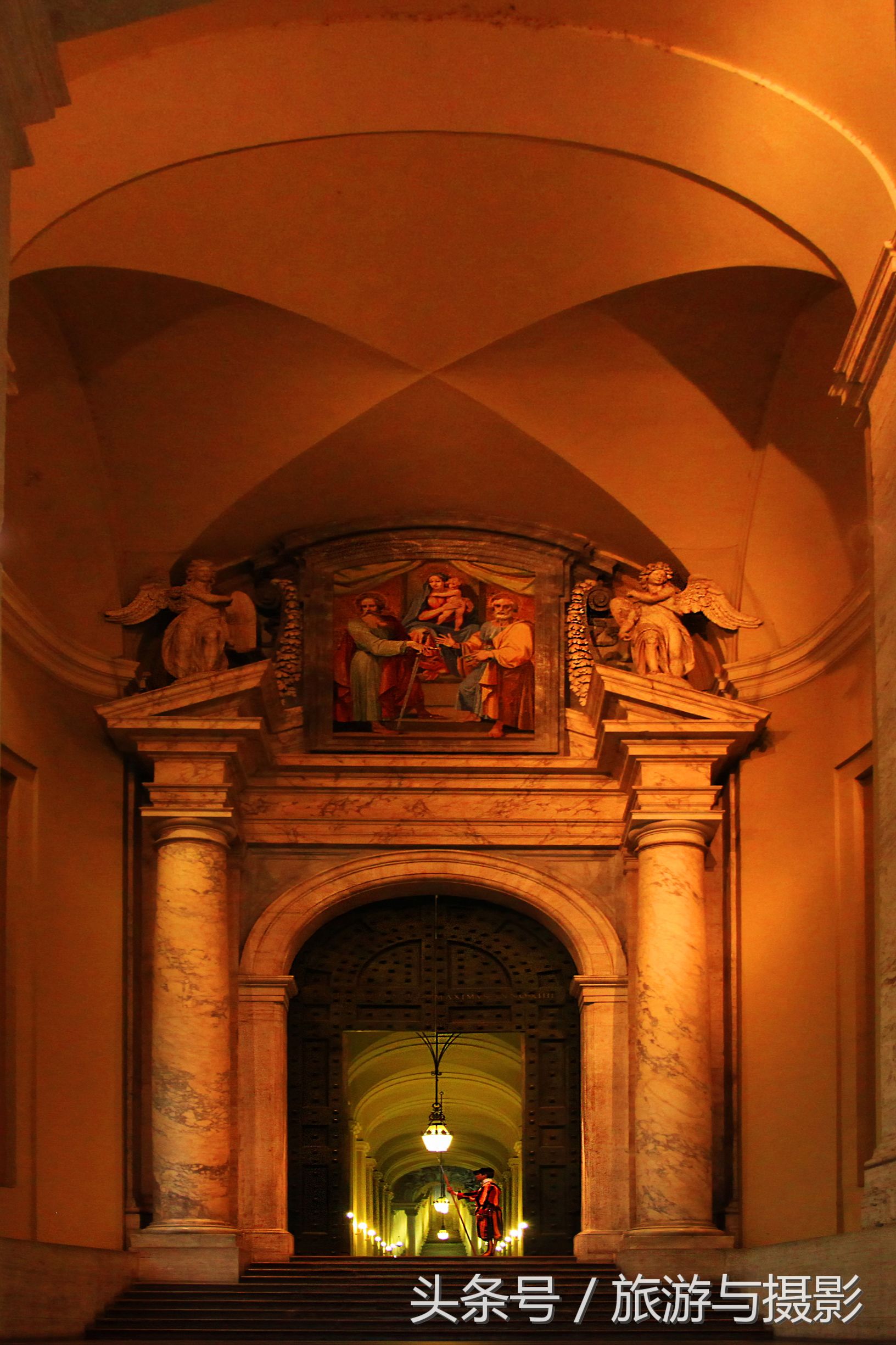 梵蒂冈圣彼得大教堂铁门,梵蒂冈圣彼得大教堂图片