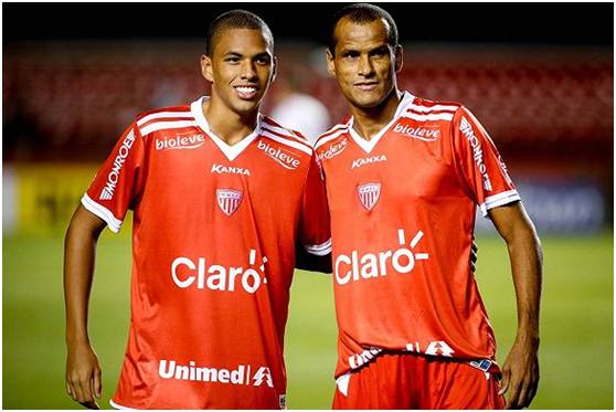 上阵父子兵足球门将,球赛中的上阵父子兵