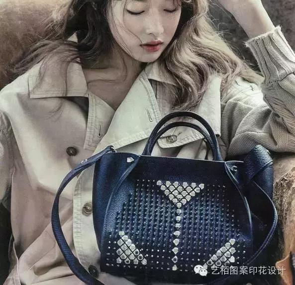 mcm铆钉链条包的铆钉是什么材质的,mcm粉色牛皮包