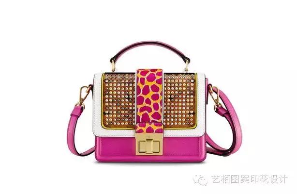 mcm铆钉链条包的铆钉是什么材质的,mcm粉色牛皮包