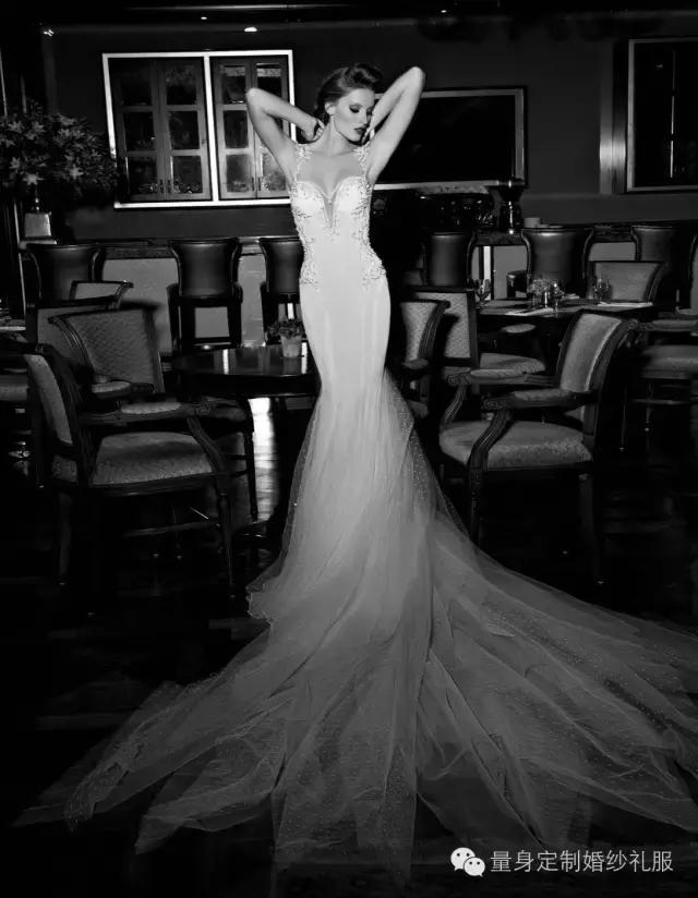 女王霸气长拖尾婚纱,艾莎女王学生拖尾礼服