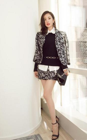 杨幂假睫毛眼线,杨幂离开美颜后的样子