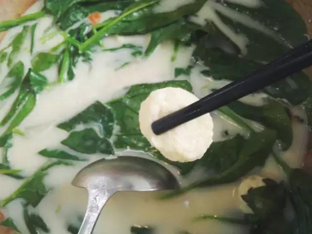 阴雨天喝碗鱼汤的说说心情,下雨天喝鱼汤好不好